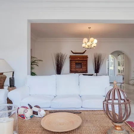 Charming 4bedroom In Monteros Villa